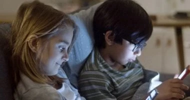 5 مخاطر تهدد الأطفال عند استخدام الإنترنت بدون رقابة.. احميهم منها المرأة والمنوعات المرأة والمنوعات، 5 مخاطر تهدد الأطفال عند استخدام الإنترنت بدون