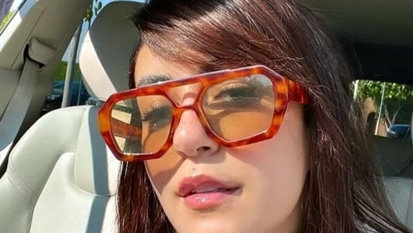 إطلالة أنيقة للفنانة مروة أنور شاهدشاركت الفنانة مروة أنور جمهورها بصورة من خلال خاصية ستوري عبر موقع تبادل الصور والفيديوهات إنستجرام.وكانت مروة مرتدية نظارة شمس باللون البني واعت