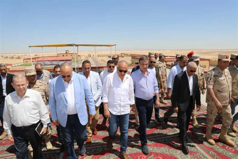 وزيرا الزراعة والري في شمال سيناء لتفقد مركز الخدمات الزراعية المتكاملة تفقد علاء فاروق وزير الزراعة واستصلاح الأراضي، يرافقه الدكتور هاني سويلم وزير