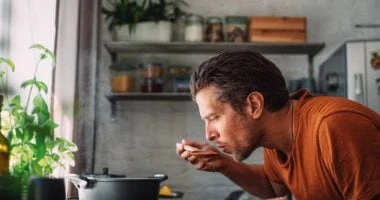 نفسه حلو في الأكل.. رجال 7 أبراج مبدعة في المطبخ.. يا ترى أنت منهم؟ المرأة والمنوعات المرأة والمنوعات، نفسه حلو في الأكل رجال 7 أبراج مبدعة في المطبخ