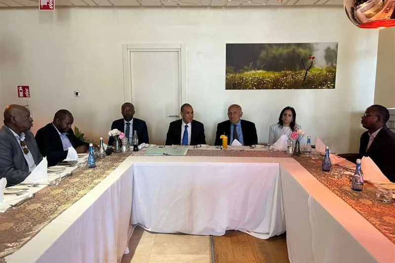 خلال زيارته لرواندا.. وزير الخارجية يشارك في مائدة مستديرة مع عدد من رجال الأعمال شارك الدكتور بدر عبدالعاطي وزير الخارجية والهجرة وشئون المصريين