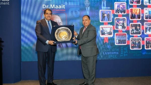 تشغيل المنشآت المالية تكرم معيط لجهوده في ميكنة المعاملات الضريبيةكرم إبراهيم سرحان، رئيس شركة تشغيل المنشآت الحكومية - التابعة للحكومة؛ الدكتور محمد