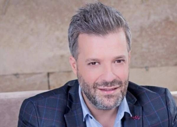 زين العمر في أحدث إطلالة ويوجه هذه الرسالة تعرف على التالي زين العمر في أحدث إطلالة ويوجه هذه الرسالة، نشر الفنان اللبناني زين العمر صورة جديدة على