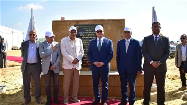 وزير الإسكان يضع حجر أساس أول مجمع صناعي صديق للبيئة في مصروضع المهندس شريف الشربيني، وزير الإسكان والمرافق والمجتمعات العمرانية، صباح اليوم، حجر