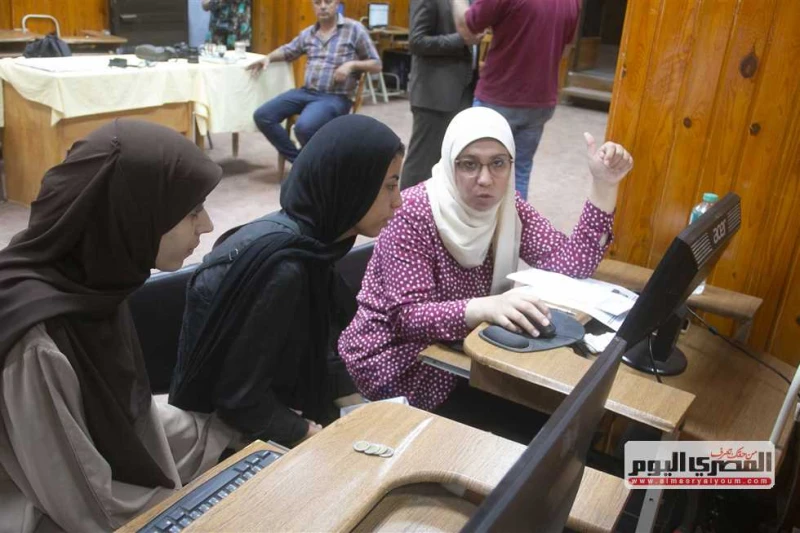 76 ألف من طلاب الثانوية العامة يسجلون رغباتهم للالتحاق بكليات القمة (تفاصيل) أعلن مكتب التنسيق للقبول بالجامعات والمعاهد، تسجيل طلاب المرحلة الأولي