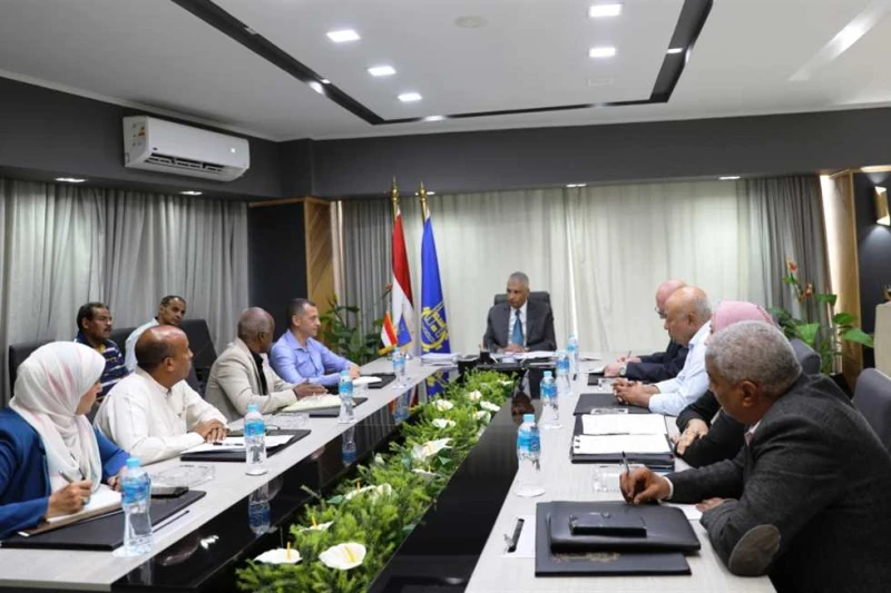 محافظ أسوان: الإعداد الجيد للاحتفال بيوم السياحة العالمي التقى اللواء دكتور إسماعيل كمال، محافظ أسوان، بأعضاء النقابة الفرعية للمرشدين السياحيين،