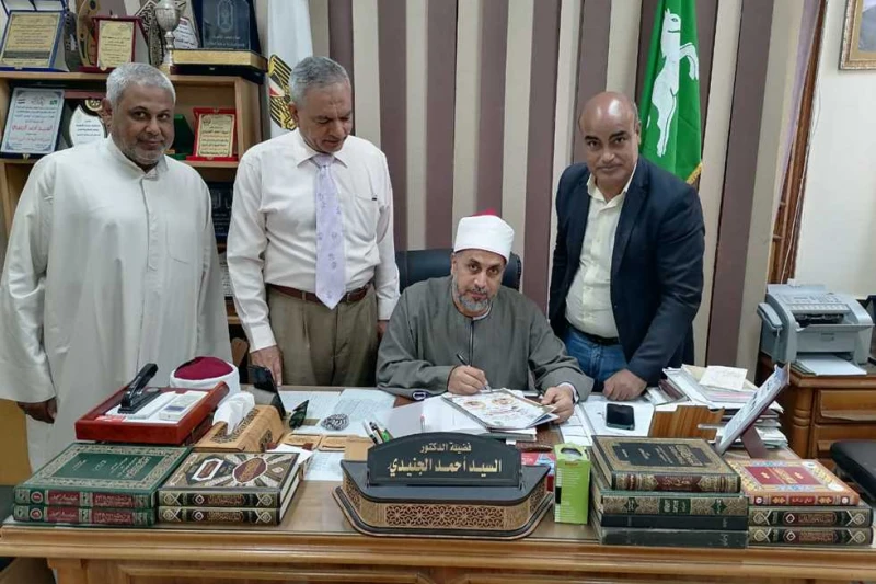 الجنيدي يعتمد نتيجة امتحانات الدور الثاني للشهادتين الابتدائية والإعدادية اعتمد الدكتور السيد أحمد الجنيدي، رئيس المنطقة الأزهرية بالشرقية، نتيجة