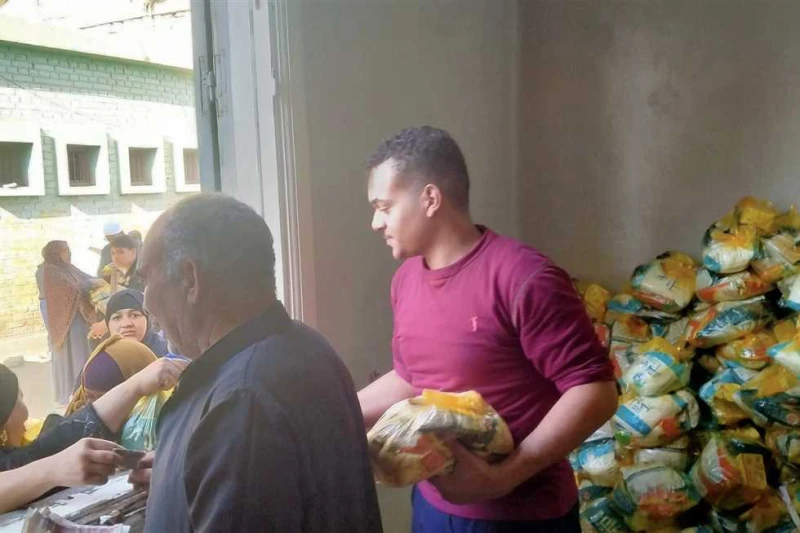 ضبط 187 مخالفة تموينية في حملة لإحكام الرقابة على الأسواق بالمنيا أعلن اللواء عماد كدواني، محافظ المنيا، عن ضبط 187 مخالفة خلال حملات تموينية مفاجئة