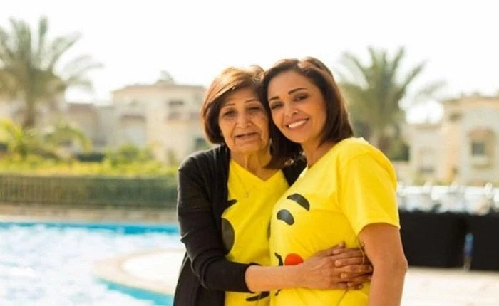 داليا البحيري في رسالة لوالدتها: حبي نفسك واهتمي بصحتكوجهت الفنانة داليا البحيري، رسالة لوالدتها، معربة من خلالها عن حبها الشيديد له، وطلبت منها