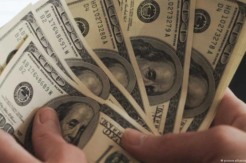 رسميا.. سعر الدولار مقابل الجنيه أفاق عربية السبت 10 أغسطس بعد الارتفاع الأخير شهد سعر الدولار اليوم السبت 10 أغسطس 2024 استقرارا ملحوظا أمام الجنيه