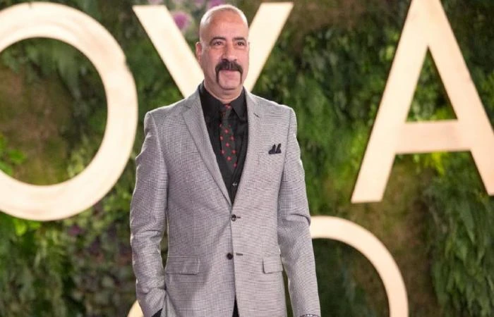 قرر الفنان محمد سعد التخلي عن اتفاقه مع المنتج أحمد السبكي على بطولة فيلم جديد، وتأجيل المشروع لأجل غير مسمى، خاصة بعدما تعاقد بعد ذلك على فيلم آخر