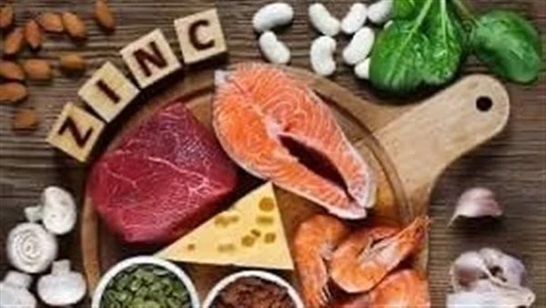 8 أطعمة غنية ب الزنك تحميك من الفيروسات والبكتيريا تفاصيلالزنك هو معدن أساسي ضروري لنظام المناعة الصحي، وله دور مهم في مكافحة الالتهابات لأنه يساعد في نمو وعمل الخلايا المناعية، يم