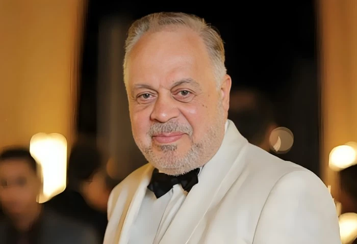 أشرف زكي ينفعل بسبب البلوجرز: ابعدوا عننا إحنا فينا اللي مكفينا كشف الفنان أشرف زكي، نقيب المهن التمثيلية، عن رأيه في دخول البلوجرز والتيك توكرز مجال