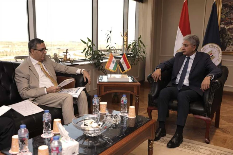 السياحة والآثار: تنظيم رحلات تعريفية لمشاهير بوليود والمؤثرين لزيارة المقاصد السياحية المصرية استقبل شريف فتحي وزير السياحة والآثار، بمكتبه بمقر