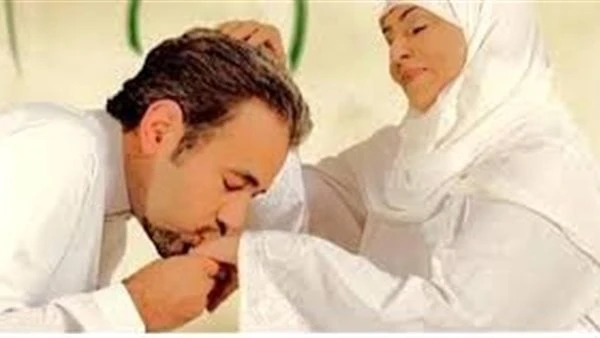 هل الجنة تحت أقدام كل الأمهات؟.. مدى صحة الحديث ومن هي الأم المقصودةلعل الاستفهام عن هل الجنة تحت أقدام كل الأمهات ؟ وهل الحديث صحيح أم ضعيف؟ يثير شيئا من البلبلة حيث يظن البعض أن