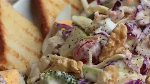 خفيفة ولذيذة.. طريقة عمل سلطة الخضرواتسلطة الخضروات اللذيذة من الأطباق الجانبية الشهية واللذيذة التي يمكنك تطبيقها في المنزل بأسهل الخطوات وبمذاق لا