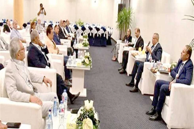 مستثمرون يؤيدون مقترح محافظ جنوب سيناء لإنشاء منطقة حرة ذات طبيعة خاصة أيد مستثمرو شرم الشيخ مقترحا مفتوحا للنقاش، طرحه الدكتور خالد مبارك محافظ جنوب