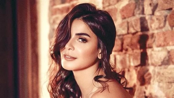 رانيا منصور تستعرض أناقتها بفستان لافت صور حرصت الفنانة رانيا منصور على مشاركة متابعيها عبر حسابها الرسمي على موقع تبادل الصور و الفيديوهات