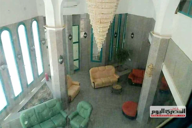 مغلق منذ 25 عاما وتكلف 20 مليون جنيه.. معلومات لا تعرفها عن الفندق المهجور بالغردقة (صور) رصدت أفاق عربية وجود فندق مغلق ومهجور في مدينة الغردقة بمحافظة البحر الأحمر منذ 25 عاما، ت
