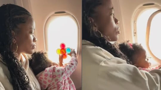 مشهد صادم لرضيعة تكسر نافذة طائرة أثناء رحلتها الأولى .. فيديو اخر خبر اخر خبر، مشهد صادم لرضيعة تكسر نافذة طائرة أثناء رحلتها الأولى فيديو،انتشر