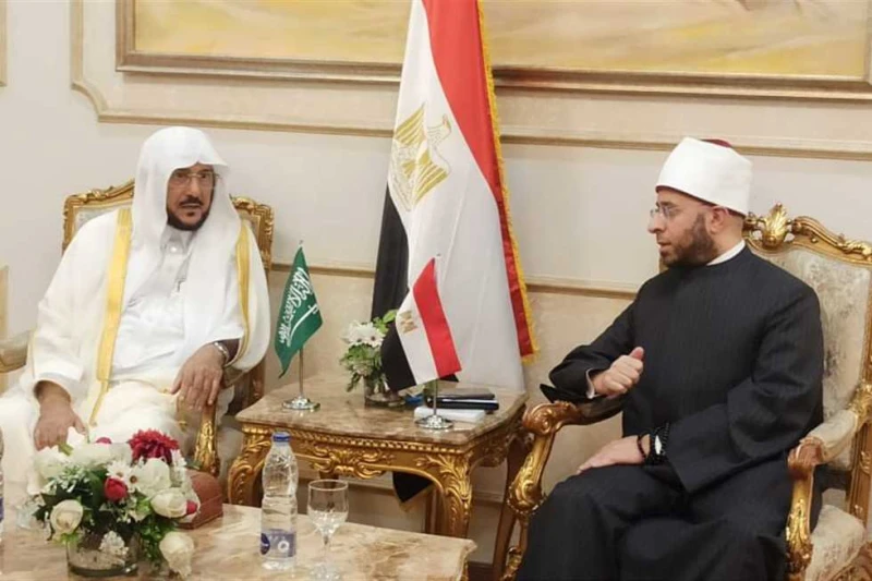 وزير الأوقاف يستقبل نظيره السعودي.. ويؤكد: هدفنا خدمة ديننا وأوطاننا وأمتنا وتصحيح صورة الدين استقبل الدكتور أسامة الأزهري، وزير الأوقاف اليوم السبت،