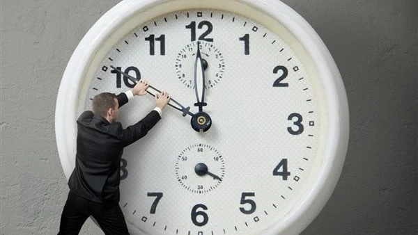 الساعة هترجع 60 دقيقة موعد بدء التوقيت الشتوي في مصر 2024أصبح موعد انتهاء التوقيت الصيفي في مصر 2024 ، وموعد بدء التوقيت الشتوي 2024 وتأخير الساعة 60