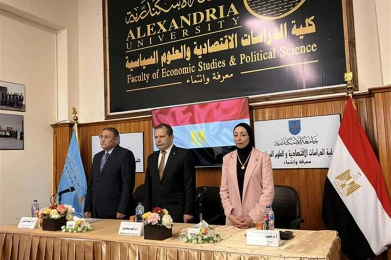 عميد الدراسات الاقتصادية ب الإسكندرية: تطوير المقررات والذكاء الاصطناعي ضرورة للارتقاء بالعملية التعليمية نظمت كلية الدراسات الاقتصادية والعلوم السياسية، بجامعة الإسكندرية اليوم، ا