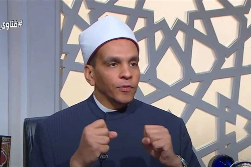 هل العقيقة سنة أم فرض؟.. أمين الفتوى يجيب أجاب الشيخ محمد كمال، أمين الفتوى بدار الإفتاء المصرية، على سؤال حول هل العقيقة سنة أم فرض؟. أوضح أمين