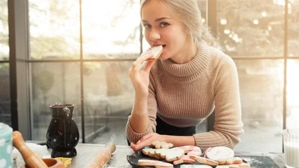 لو بتعاني من النحافة.. اتبع هذا النظام الغذائيلزيادة الوزن وكتلة العضلات، يجب أن تستهلك سعرات حرارية أكثر مما تحرقه، يجب أن تأكل كل 3 ساعات وتتجنب تخطي الوجبات، وإضافة أطعمة عالية 