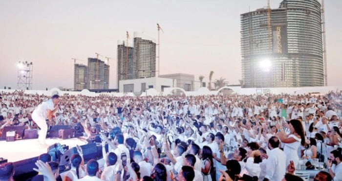 عزيز الشافعي يشيد بحفل عمرو دياب في مهرجان العلمينشارك الملحن عزيز الشافعي عبر حسابه بموقع تبادل الفيديوهات والصور إنستجرام مقطع فيديو من حفل عمرو