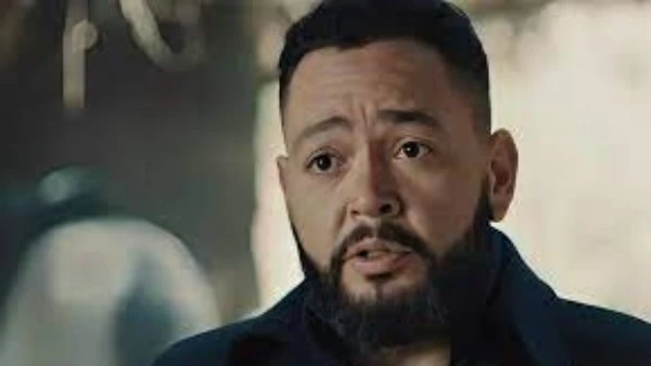 التصالح بين نجل الفنان أحمد رزق وأسرة ضحية الدهس بأكتوبر كشف ياسر شوقي محامي عامل الدليفري ضحية نجل الفنان أحمد رزق، الذي دهسه داخل أحد الكمبوندات