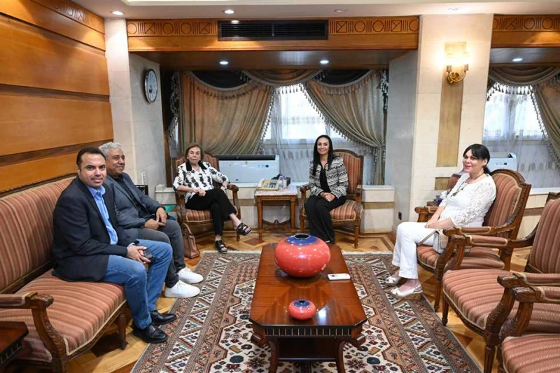 وزيرة التضامن تستقبل وفد مهرجان أسوان لأفلام المرأة استقبلت الدكتورة مايا مرسي وزيرة التضامن الاجتماعي، وفد مهرجان أسوان الدولي لأفلام المرأة، الذي