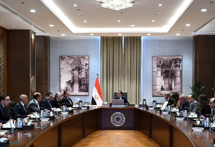 مقترح حكومي لمد ساعات العمل في الوزارات والهيئات حتى ال 4 عصرا كلف الدكتور مصطفى مدبولي رئيس مجلس الوزراء، بتشكيل لجنة وزارية بالقرار رقم 2468 لسنة