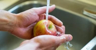دراسة: غسل الفاكهة لا يزيل آثار المبيدات.. وهذا هو الحل صحة وطب شاهد المقال التالي من صحافة مصر عن دراسة غسل الفاكهة لا يزيل آثار المبيدات وهذا هو