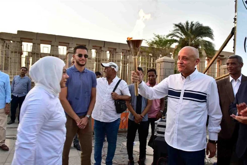 بمشاركة أبطال الأولمبياد.. إطلاق شعلة النسخة 57 من بطولة الجمهورية للشركات من أمام معبد الأقصر إطلاق شعلة بطولة الشركات في الاقصر أطلق المهندس