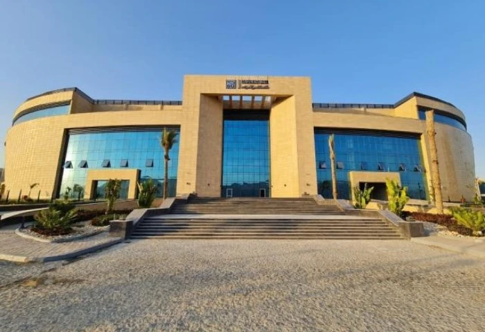 مصاريفها على قد الأيد، كل ما تريد معرفته عن جامعة الجلالة 2024 بالشروط ومؤشرات القبول جامعة الجلالة الأهلية، على هضبة الجلالة، بالقرب من شواطئ البحر