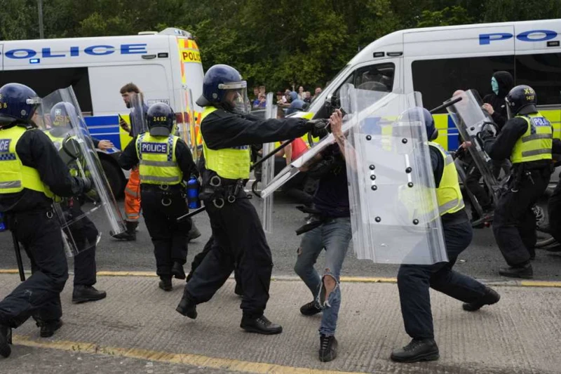 مسؤول سابق في منصة يدعو إلي معاقبة ماسك إذا ثبت تحريضه علي أعمال الشغب في بريطانيا في مقال له في صحيفة الجارديان البريطانية نشرتها، اليوم الإثنين،