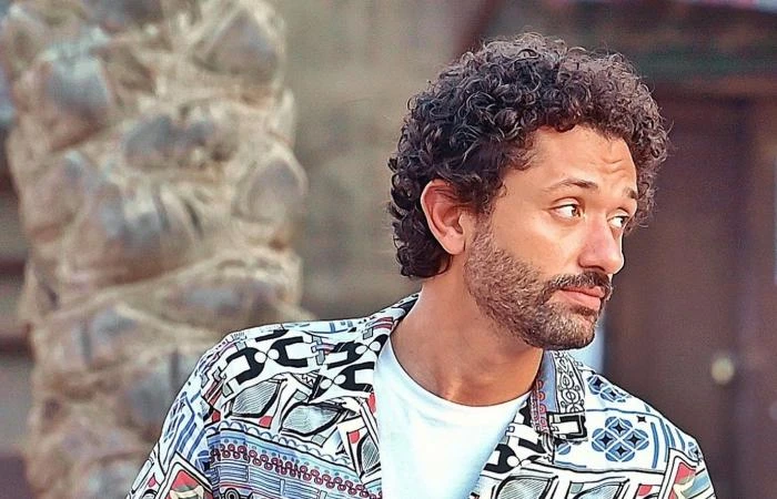 يجمع المخرج بيتر ميمي الفنانين كريم محمود عبد العزيز وأسماء أبو اليزيد في مسلسل جديد بعنوان مملكة الحرير مكون من 10 حلقات ويأتي العمل من تأليف وإخراج