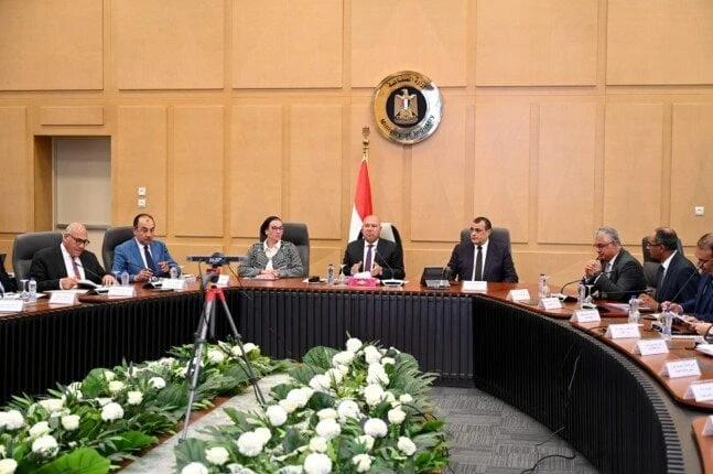 إجراءات مهمة لتيسير نفاذ الصادرات من المنافذ الحدودية مع السودان وليبياترأس الفريق مهندس كامل الوزير نائب رئيس مجلس الوزراء للتنمية الصناعية وزير الصناعة والنقل الاجتماع الخامس للم