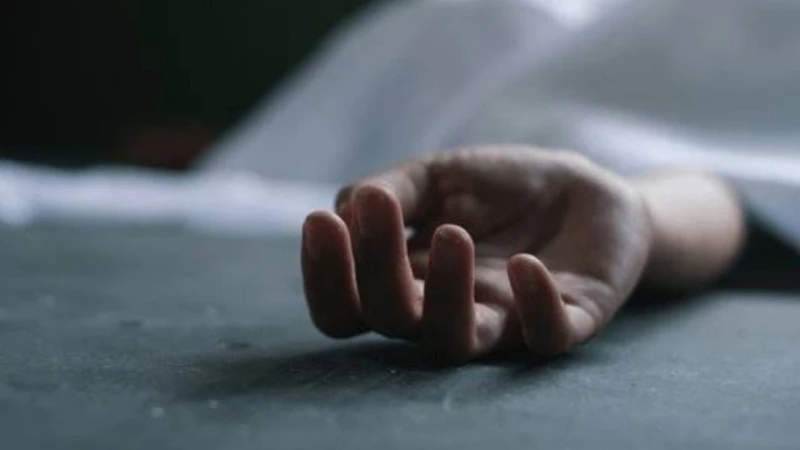 مغربي يرتكب جريمة مأساوية بحق عائلته اخر خبر شاهد المقال التالي من صحافة السعودية عن مغربي يرتكب جريمة مأساوية بحق عائلته، لقيت عائلة مغربية مقيمة من