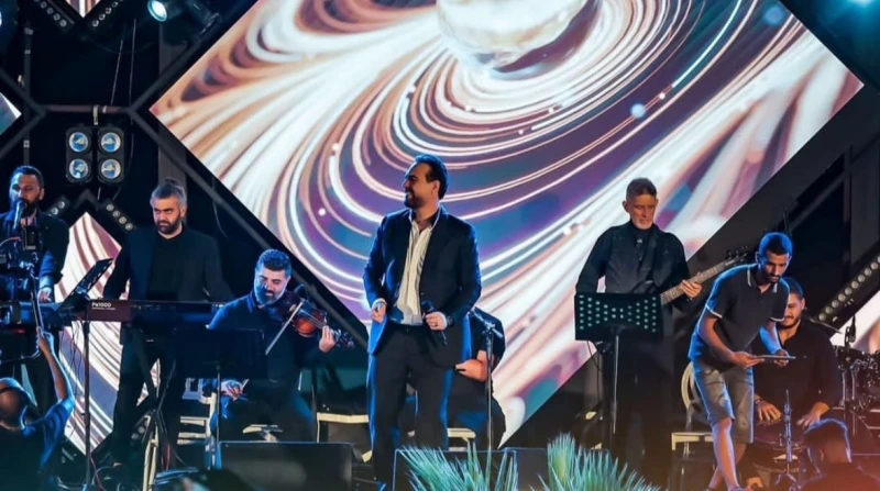 وائل جسار يشعل أجواء مهرجان صيف بنغازي أحيا النجم وائل جسار، حفلا ضخما بمنتجع النخلة الذهبية، كما شارك في الحفل نجما الراب، التونسي جنجون، وفارس صابر.تفاصيل الحفلبدأ الحفل الدي جي