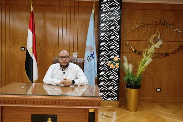 هل وضع العسل بالعين يعالج الالتهابات؟.. طبيب يوضح- فيديو متفرقات متفرقات، هل وضع العسل بالعين يعالج الالتهابات؟ طبيب يوضح فيديو،هل وضع العسل بالعين