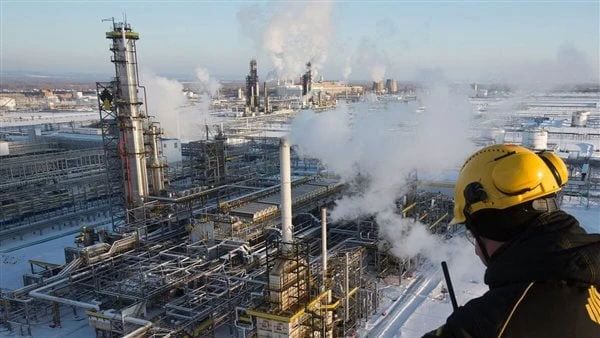 أسعار النفط تستقر بعد مكاسب أسبوعية وسط ترقب للرد الإيرانياستقرت أسعار النفط بعد أن حققت أول مكاسب أسبوعية منذ أوائل يوليو، مع انتظار السوق رد إيران