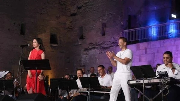 مدحت صالح يتبنى موهبة مايا ناصف ويقدمها للجمهور في حفل محكى القلعةقدم الفنان القدير مدحت صالح موهبة جديدة في الغناء وهي المطربة الشابة مايا ناصف،