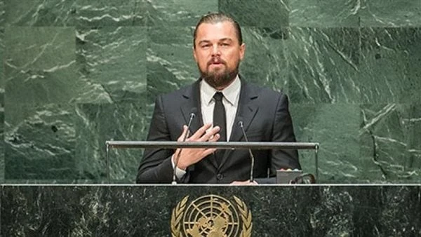 مع 5 عارضات أزياء.. ليوناردو دي كابريو يثير الجدل على متن يخت كشفت وسائل إعلامية عن صورة للنجم الشهير ليوناردو دي كابريو وذلك أثناء تواجده على متن يخت مع 5 عارضات أزياء وهو الأمر ا