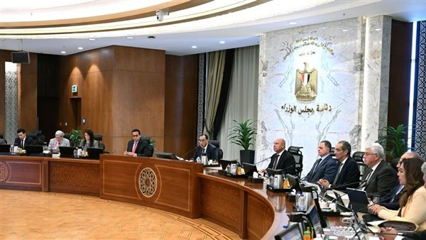 الحكومة توافق على تخصيص أرض بقنا لإنشاء محطة طاقة شمسيةوافق مجلس الوزراء على مشروع قرار رئيس الجمهورية، بشأن تخصيص قطعة أرض من المساحات المملوكة