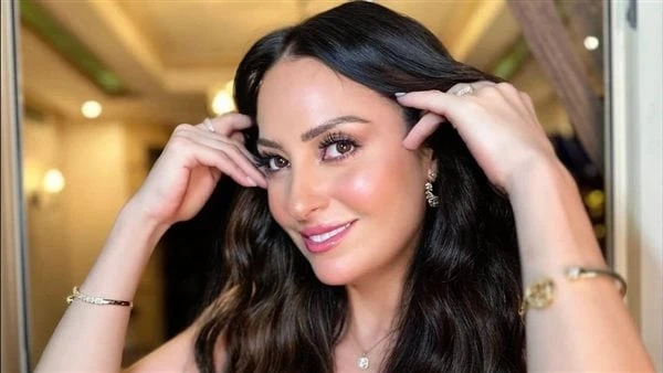 نشرة المرأة والصحة.. على البحر.. هيدي كرم تشعل السوشيال ميديا بصورها..بالكاش مايوه وستومك .. نرمين الفقي بملابس تثير الجدل بالسوشيال ميديا في إجازتها