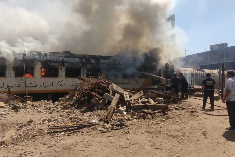 بعد نفي السكة الحديد.. أفاق عربية تحصل على الصور الأولية لدخنة محطة رمسيس وصلت اللجنة المشكلة لمعاينة موقع خروج الدخنة من إحدى العربات المخصصة لعمال