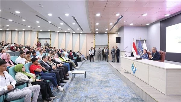 وزير الاتصالات وتكنولوجيا المعلومات يلتقي أوائل الثانوية العامة على مستوى الجمهوريةالتقى الدكتور عمرو طلعت وزير الاتصالات وتكنولوجيا المعلومات بأوائل