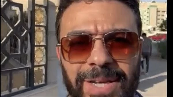 كريم الحسيني يطرح تساؤلا للمشايخ ورجال الدين بعد منعه من دخول المسجدشارك الفنان كريم الحسيني فيديو عبر حسابه الشخصي على موقع التواصل الاجتماعي